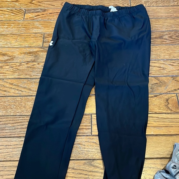 UA WOMANS CROPPED LEGGINGS - Picture 1 of 2